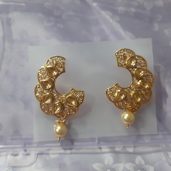 Jewelry - Golden earrings